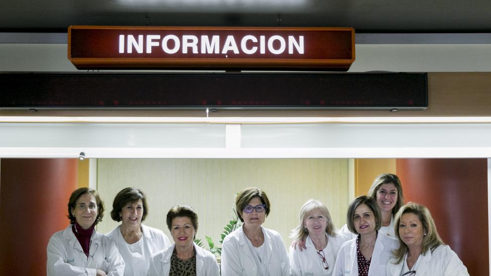 Profesionales del servicio de Información y Atención al Usuario del Clínico de Zaragoza.