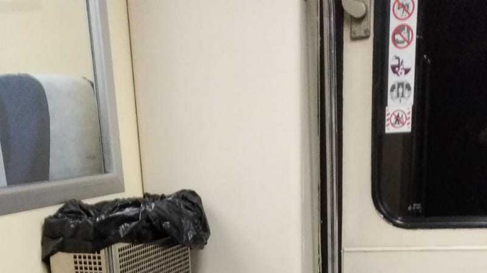 El extintor del tren tras ser utilizado para sofocar el incendio.