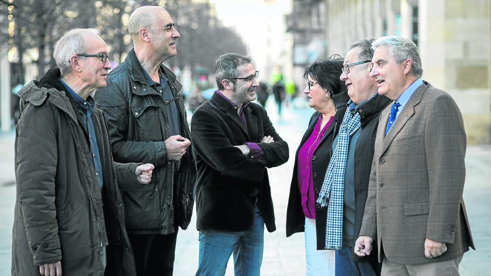 Carmelo Pelegrín, Valero Pérez y Carlos Iglesias, jefes del Servicio de Psiquiatría en San Jorge, Clínico y Obipo Polanco; Ana López, presidenta de Asapme, que acoge a las familias de enfermos; Alfonso Pérez Poza, presidente de la Sociedad Aragonesa y Riojana de Psiquiatría, y su vicepresidente, Carlos Marcos.