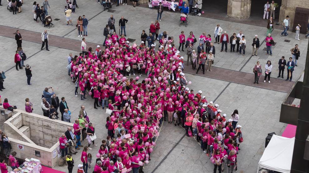 Acto por el Día Mundial contra el Cáncer del Mama en Zaragoza.