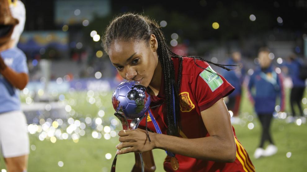 Salma Paralluelo, campeona del mundo sub-17 de fútbol.
