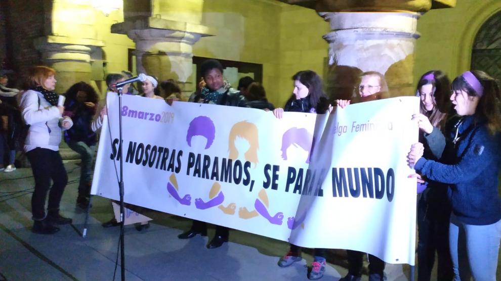 Manifestación feminista en Monzón por el 8-M.
