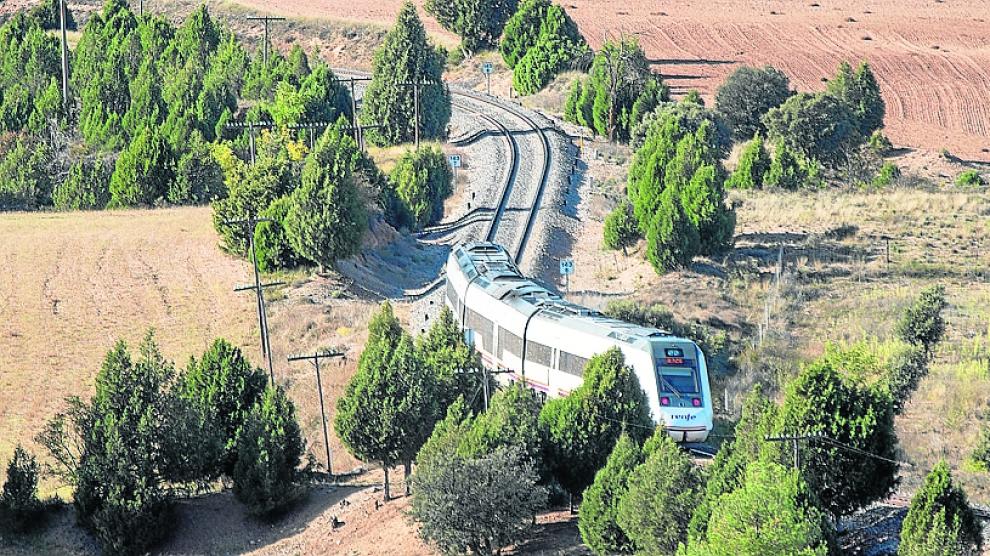 tren en las imdeciaciones de Teruel. Foto Antonio Garcia/bykofoto.10/10/18 [[[FOTOGRAFOS]]]