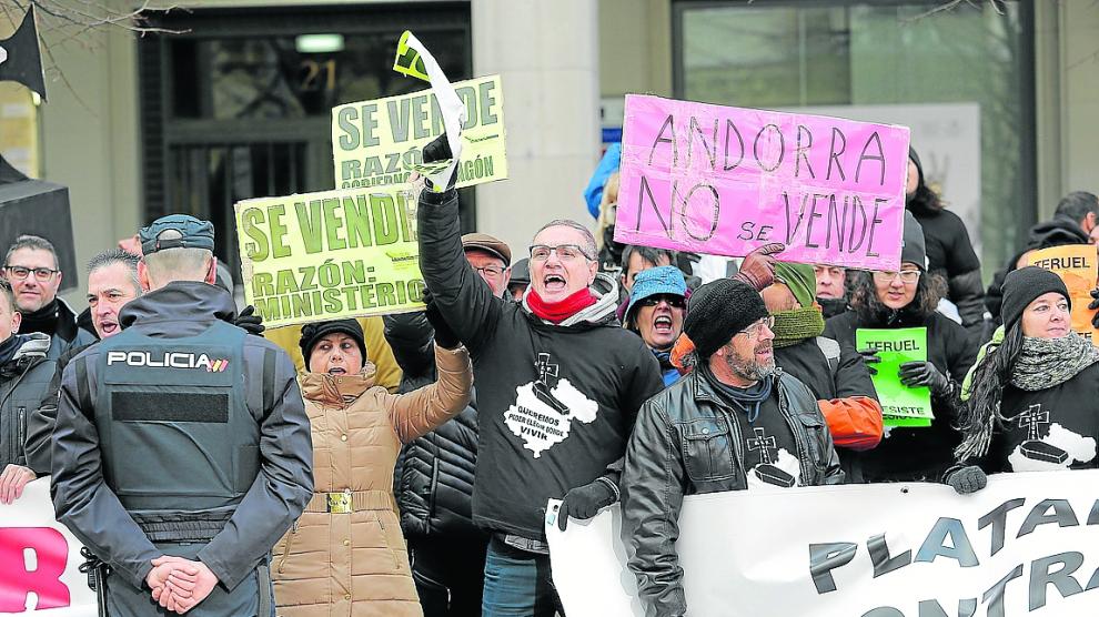 Los trabajadores de las contratas de la térmica, en una de sus últimas protestas en Zaragoza