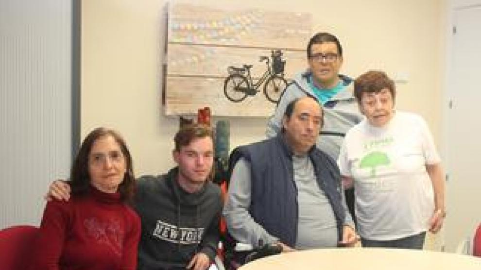 Pilar, Lourdes, Óscar, Manolo y Alejandro cuentan sus razones para participar en estos comicios, que son para más de 4.000 discapacitados intelectuales en Aragón los primeros con el derecho a voto reconocido.
