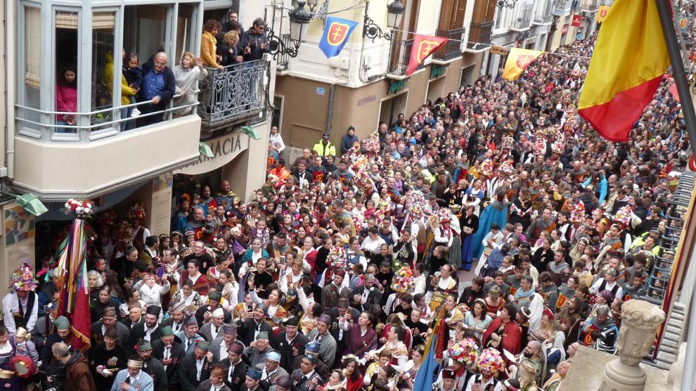 Jaca vence la batalla a la lluvia y celebra el Primer Viernes De Mayo con mucho público.