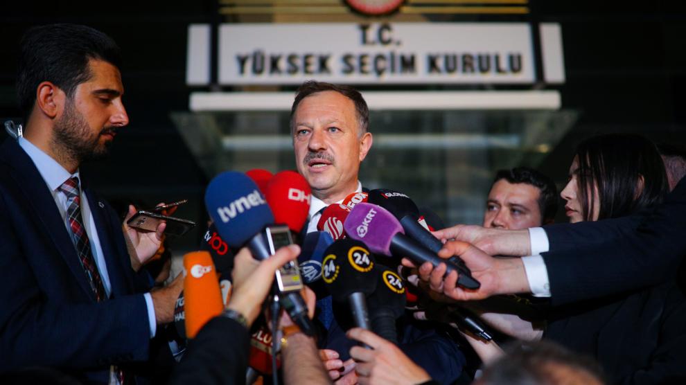 Recep Ozel, ruling AK Party's representative to the High Election Board, talks to journalists outside the High Election Board (YSK) in Ankara, Turkey, May 6, 2019. REUTERS/Stringer NO RESALES. NO ARCHIVES [[[REUTERS VOCENTO]]] TURKEY-ELECTION/AKP