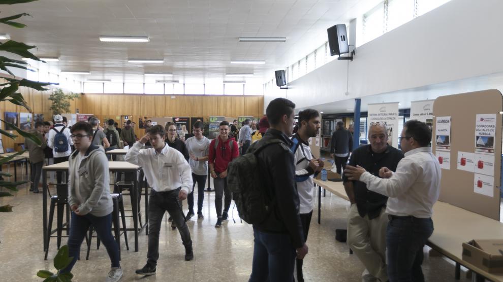 La I Feria del Empleo ha tenido un gran éxito tanto de empresas participantes como de alumnos.