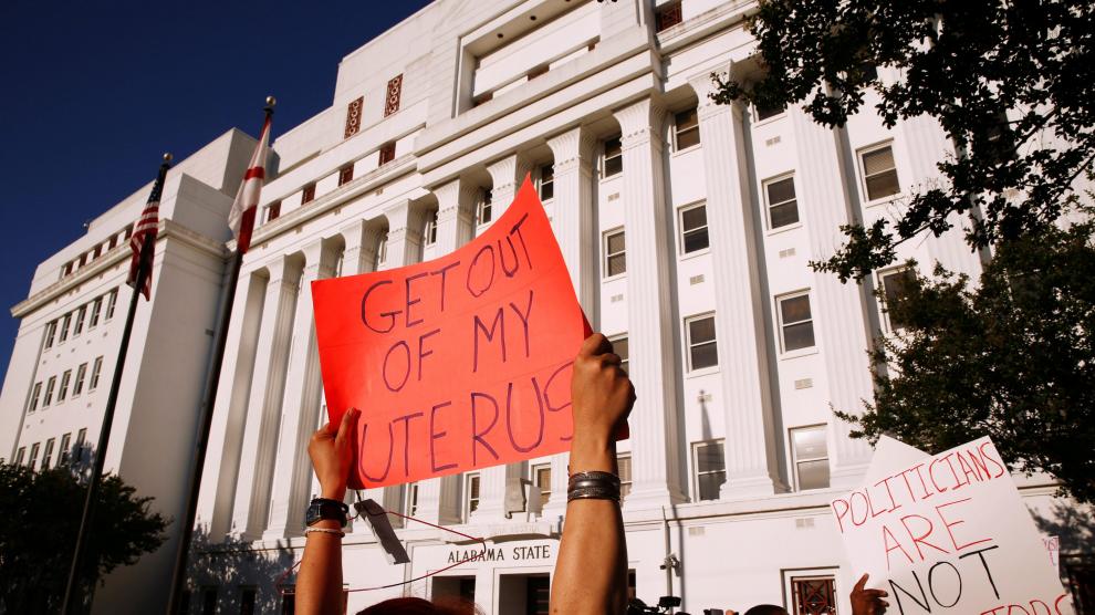Protesta frente a la Casa del Estado de Alabama.