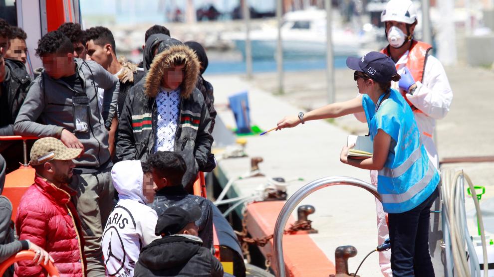 Llegada a Algeciras (Cádiz) de 41 personas de origen subsahariano rescatadas de una patera.