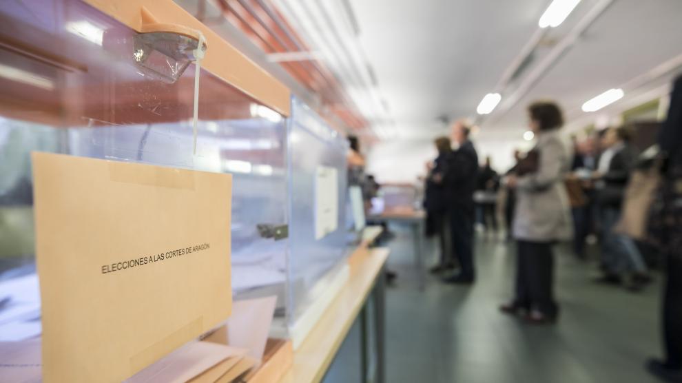 Elecciones europeas, municipales y autonomicas 2019. ies Medina Albaida / 26-05-2019 / FOTO: GUILLERMO MESTRE [[[FOTOGRAFOS]]]
