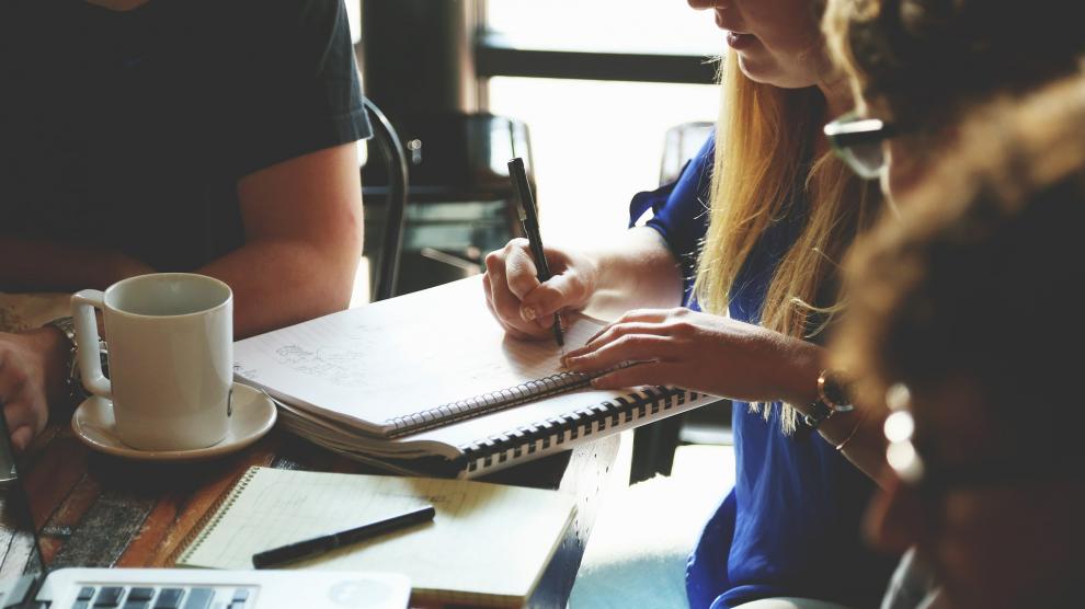 La formación cobra cada vez más importancia para conseguir empleo en Aragón.