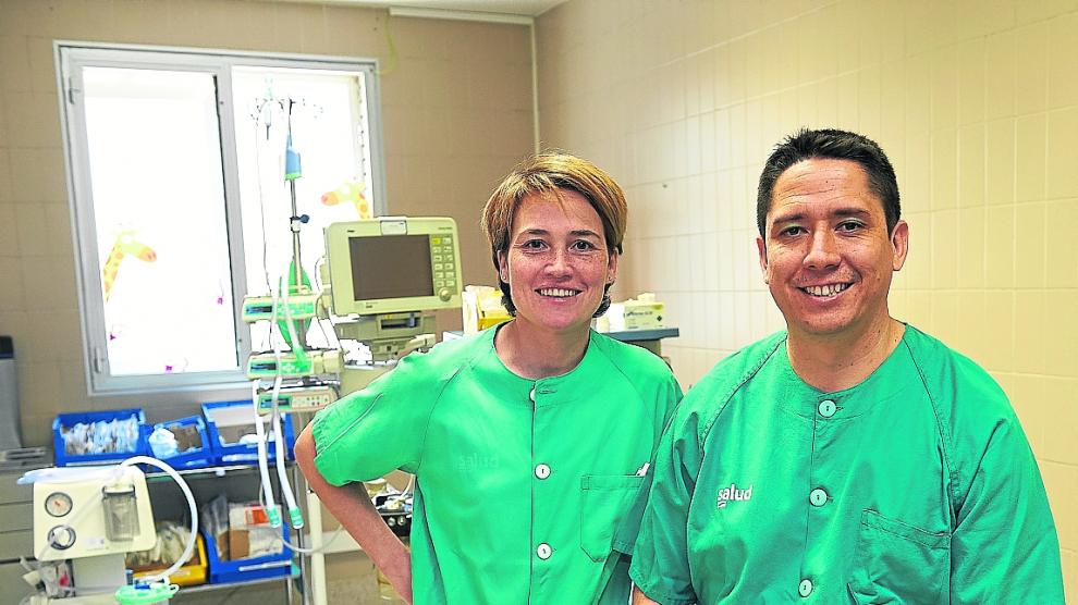 Ainara González Esgueda y Paolo Bragagnini, cirujanos becados por Aspanoa.