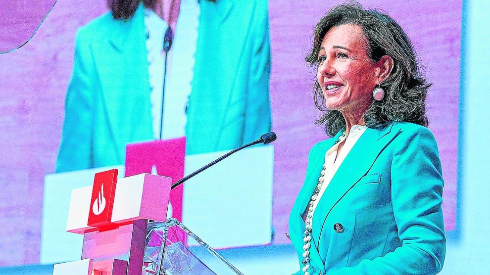 La presidenta del Santander, Ana Patricia Botín, durante la intervención en la junta celebrada este martes.