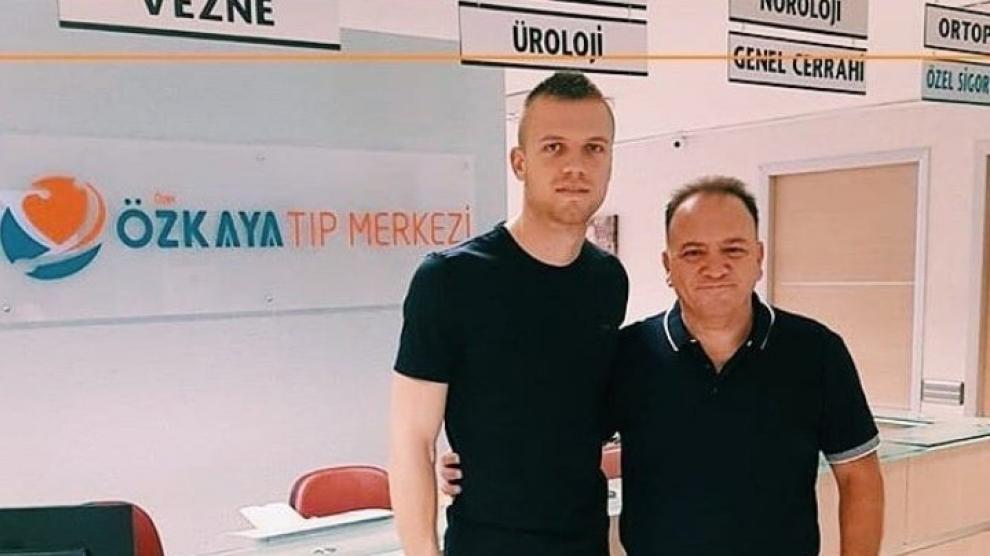 Jovanovic, en la clínica en la que ha pasado el reconocimiento médico en Turquía.