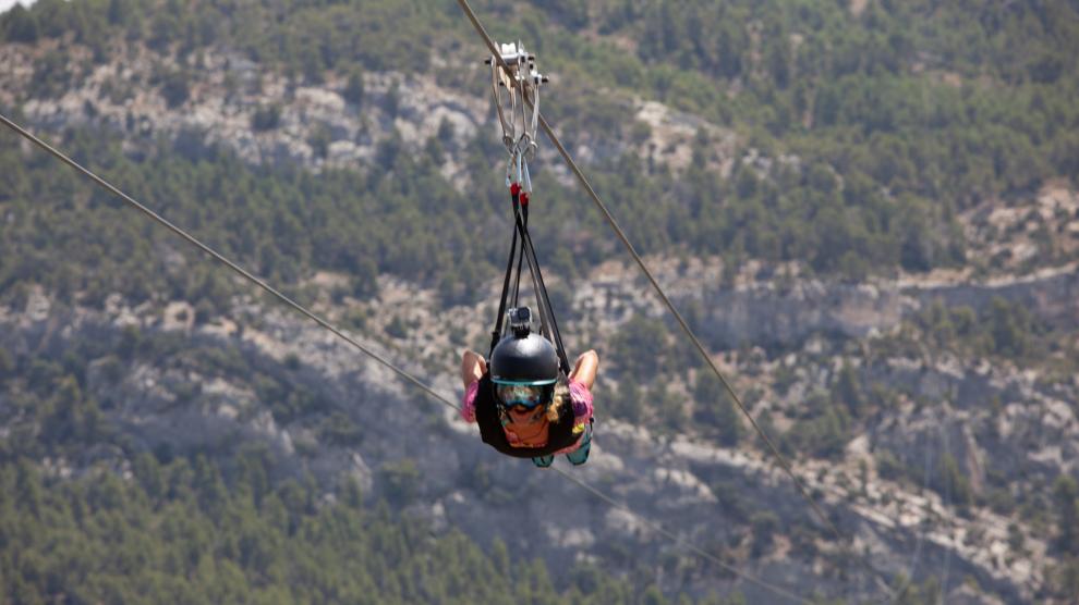 Dependiendo del peso, en la tirolina gigante de Fuentespalda se alcanza una velocidad de entre 100 y 120 km/h