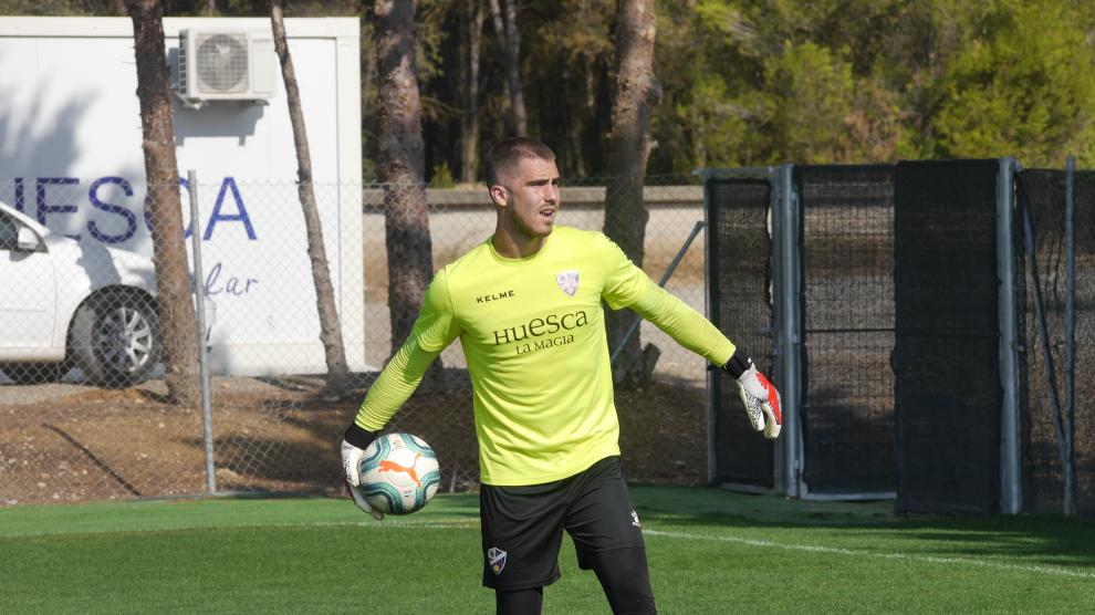 Rubén Yáñez, en su primer entrenamiento con la equipación de la SD Huesca.