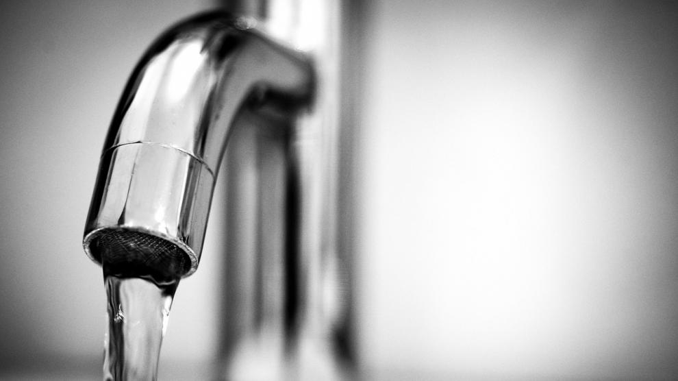 El hombre mantuvo al niño bajo el grifo de agua hirviendo entre cinco y diez minutos.