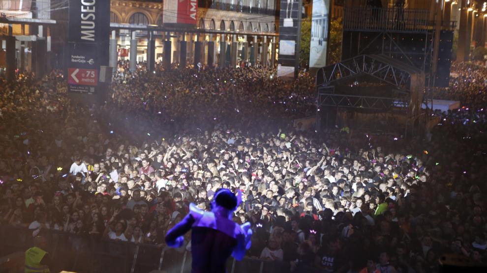 Noche electrónica en la plaza del Pilar