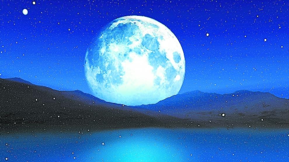 La luna sobre el horizonte