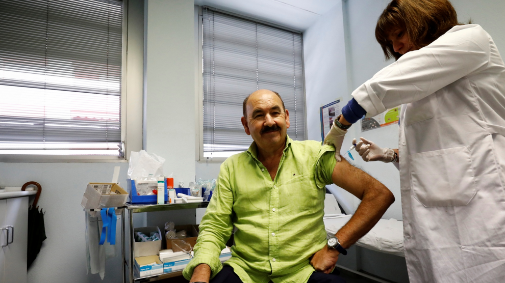 José Luis Molina ha sido uno de los primeros aragoneses en vacunarse contra la gripe.