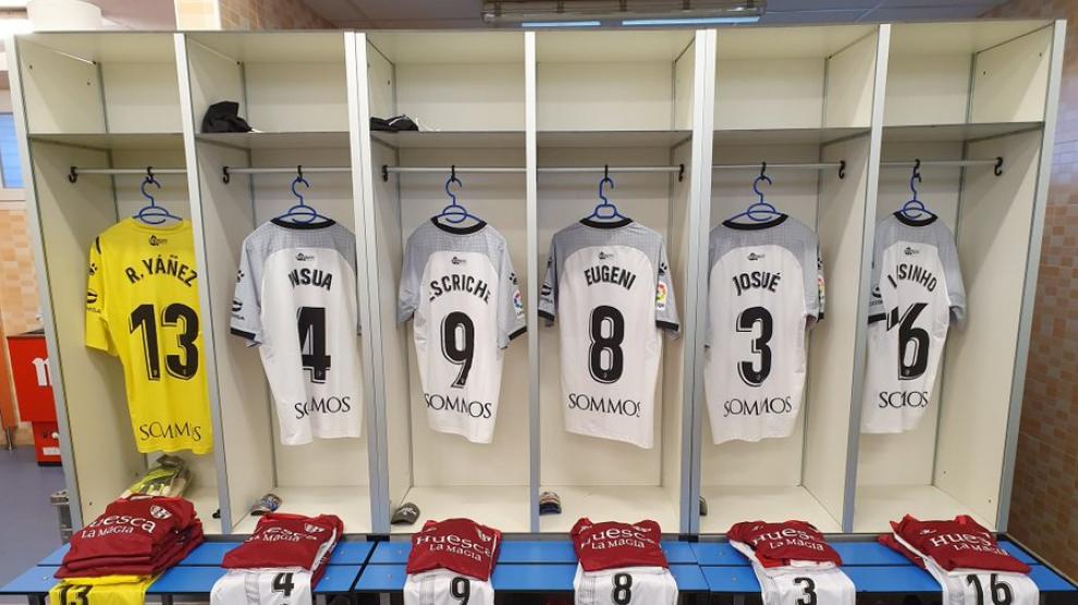 Vestuario de la SD Huesca en Fuenlabrada.