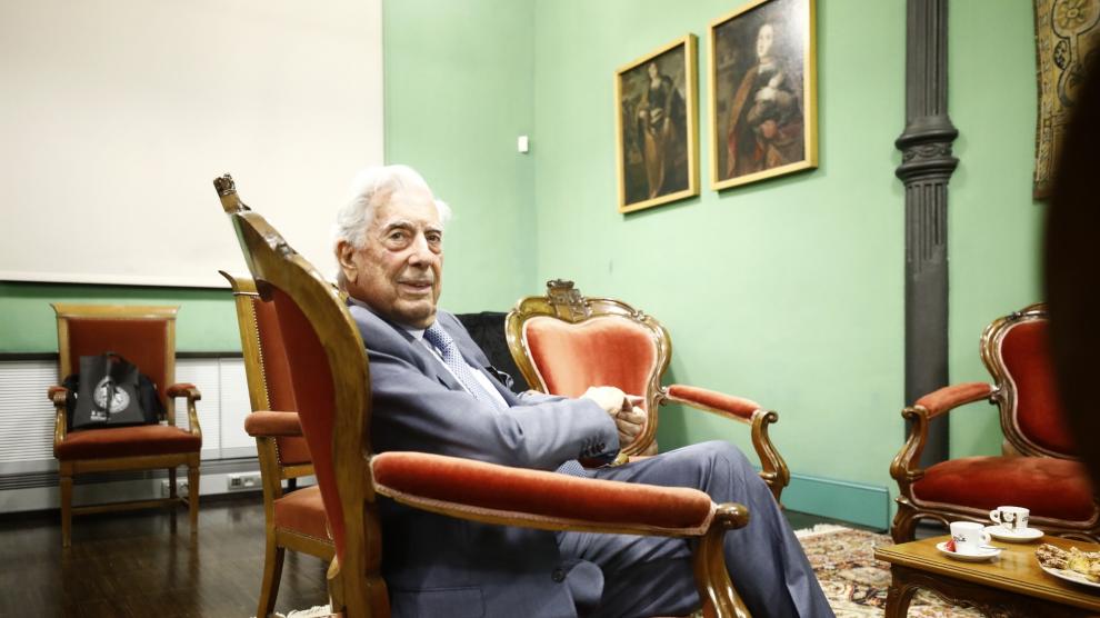 El premio Nobel Mario Vargas Llosa ha cerrado el ciclo 'Trayectorias' de la Universidad de Zaragoza