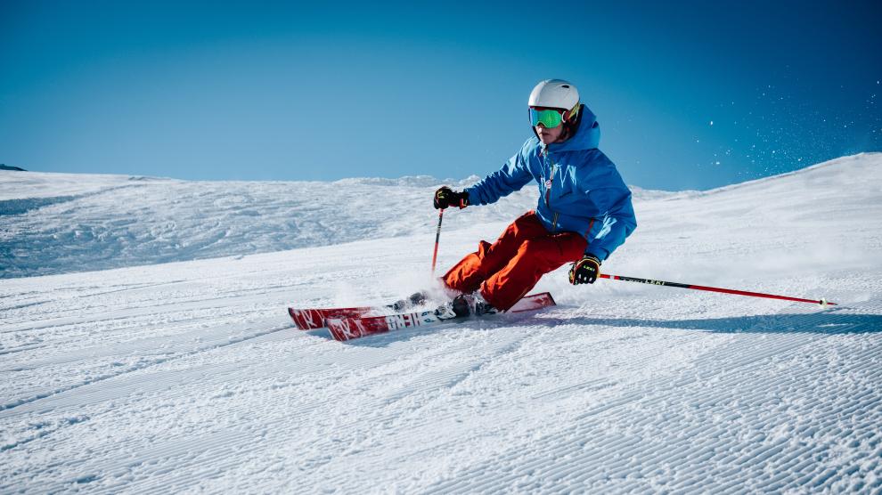 La práctica del esquí es una de las más gratificantes que existen, al combinar numerosos beneficios tanto para la salud física como para la mental.