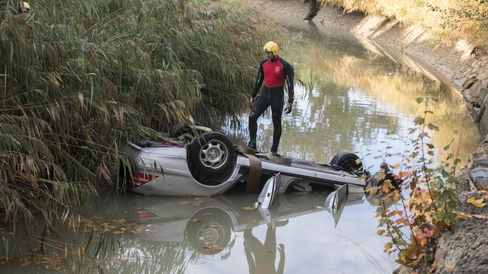 HERALDO .ES. Paseo Colon.Coche en el canal / 01-12-2019 / FOTO: GUILLERMO MESTRE [[[FOTOGRAFOS]]]