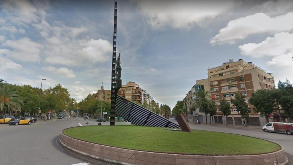 La agresión se produjo anoche en la plaza de la República de Barcelona.