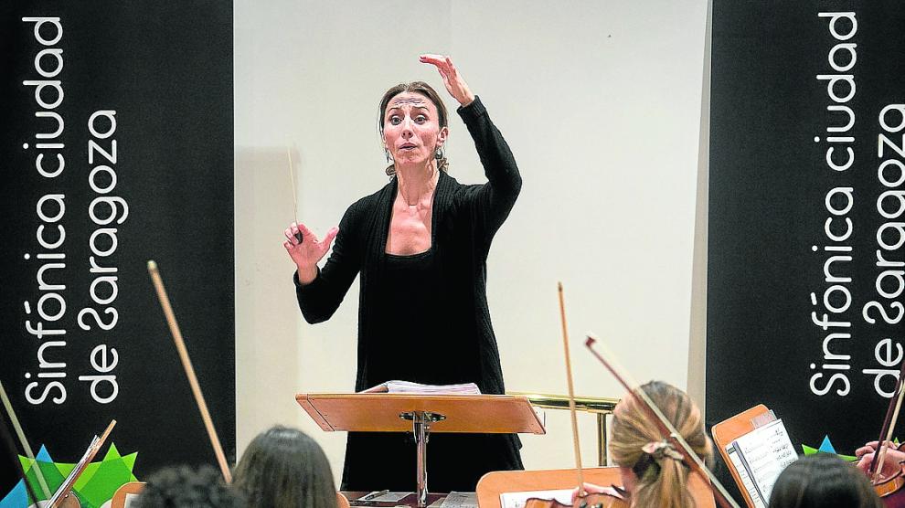 Laura Pérez Soria dirigió este viernes un ensayo de la Orquesta Sinfónica Ciudad de Zaragoza.