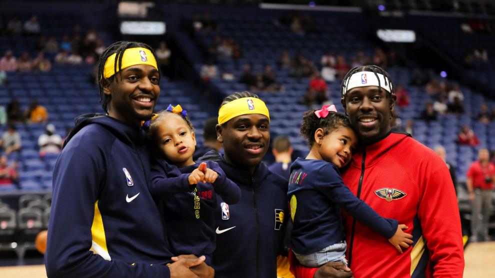 Dec 28, 2019; New Orleans, Louisiana, USA; Indiana Pacers forward Justin Holiday with his daughter along with brother Aaron Holiday and New Orleans Pelicans guard Jrue Holiday with his daughter Jrue Tyler Holiday before a game at the Smoothie King Center. Mandatory Credit: Derick E. Hingle-USA TODAY Sports [[[REUTERS VOCENTO]]] BASKETBALL-NBA-NOP-IND/