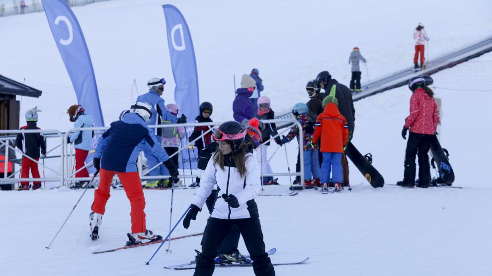 Los esquiadores han apurado el día de Reyes para disfrutar de la nieve en Formigal.