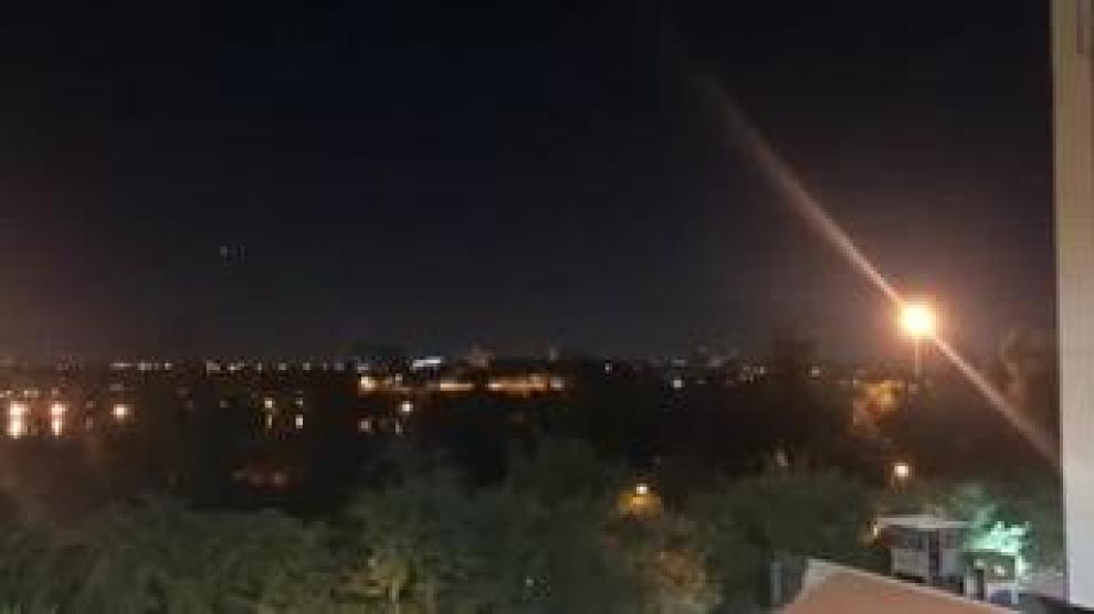 Dos cohetes han impactado en la Zona verde de Bagdad, el lugar donde se encuentran los edificios diplomáticos y gubernamentales. Uno de los proyectiles ha caído a 100 metros de la embajada estadounidense.