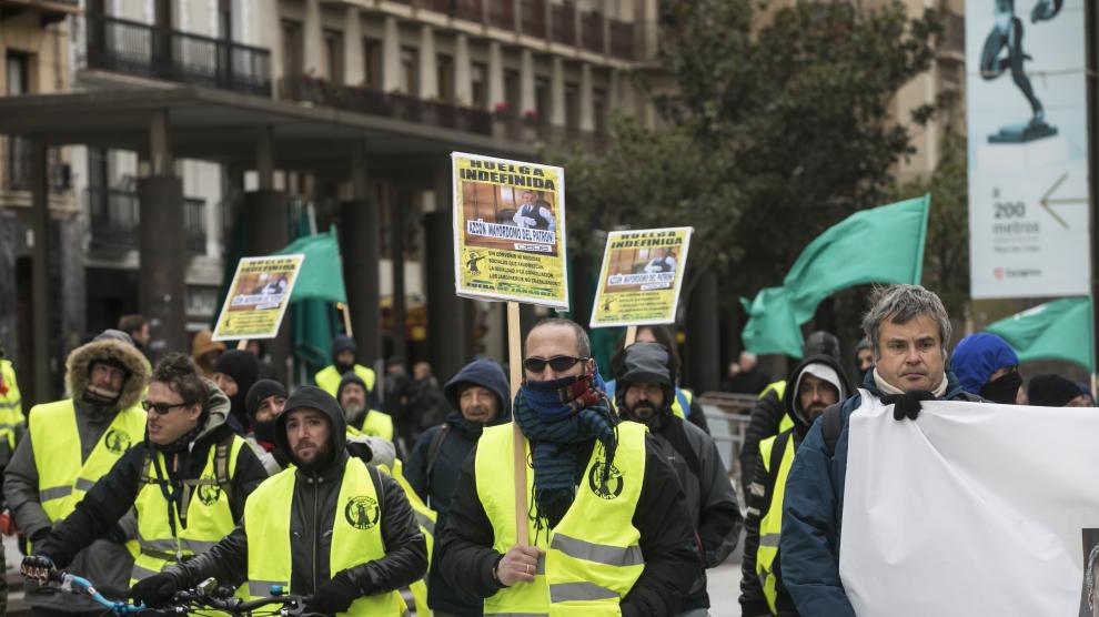 Protesta de los trabajadores de FCC por las calles de Zaragoza