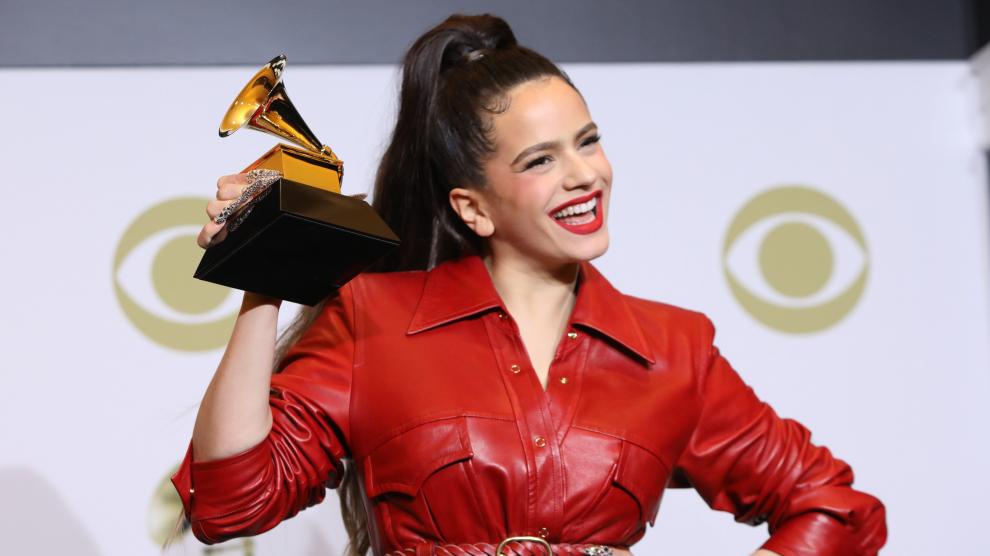 Rosalía ganó el Grammy al mejor disco latino de rock, urbano o alternativo por su álbum 'El mal querer'. .