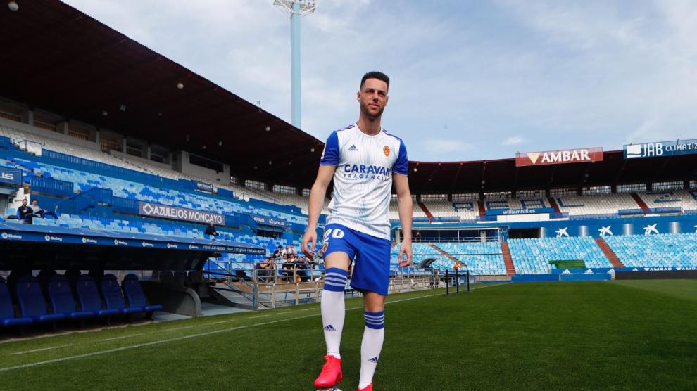 Burgui, con el uniforme del Real Zaragoza, a las 13.30 de este jueves en La Romareda.
