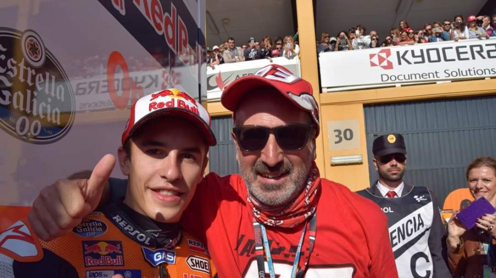Pedro Sancho Mañanet, con el campeón del mundo Marc Marquez.