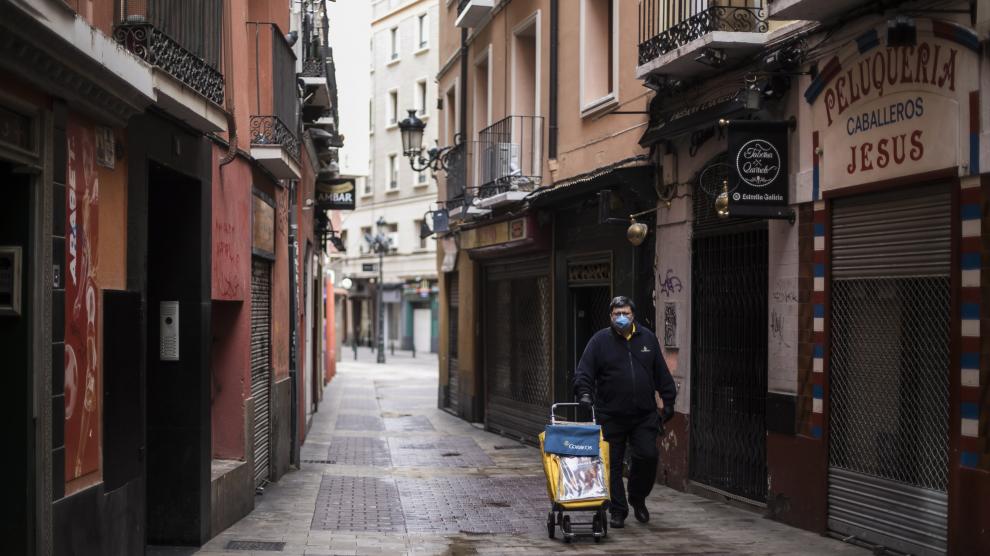Cartero en el centro de Zaragoza.