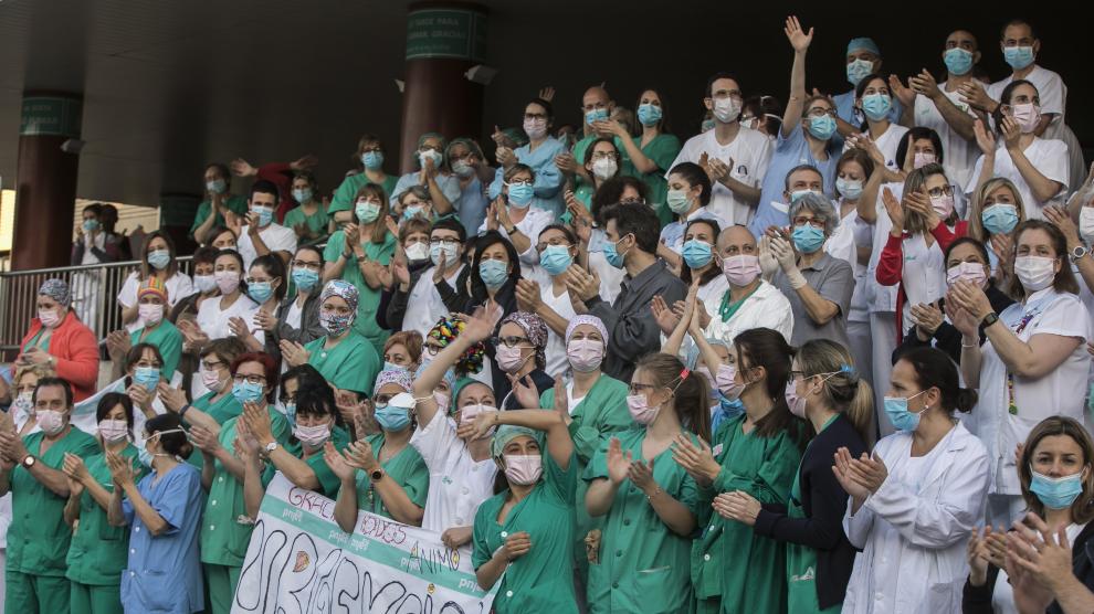 Profesionales del Hospital Clínico de Zaragoza agradecen el apoyo de los ciudadanos.