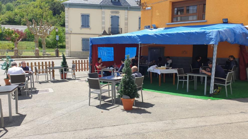 Terraza del hotel Sarao de Escarilla para el servicio de comidas.