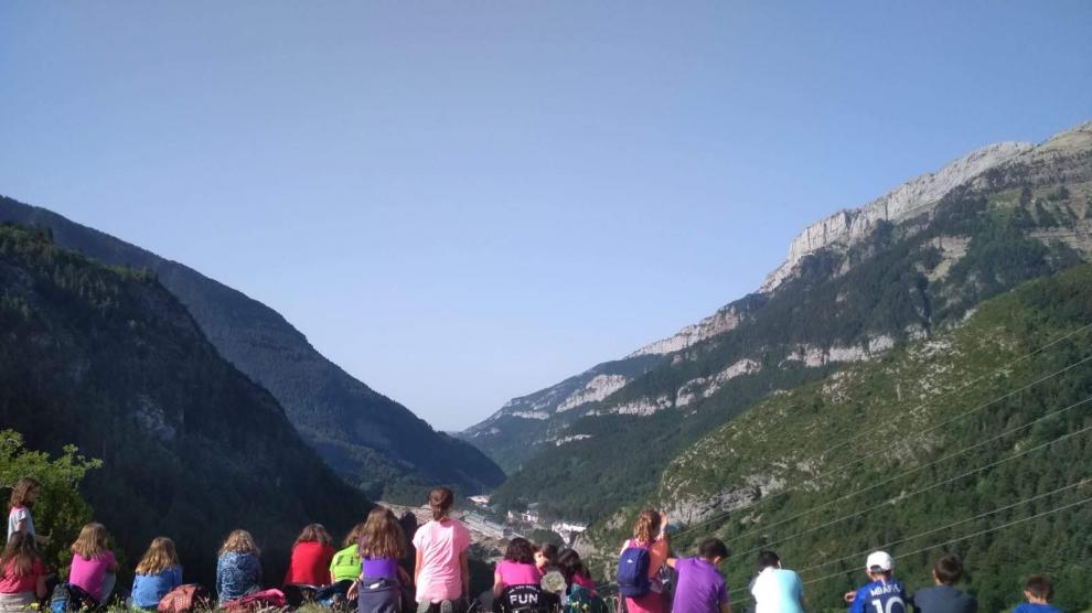 Una buena parte de las actividades de los campamentos de verano se desarrollan en plena naturaleza