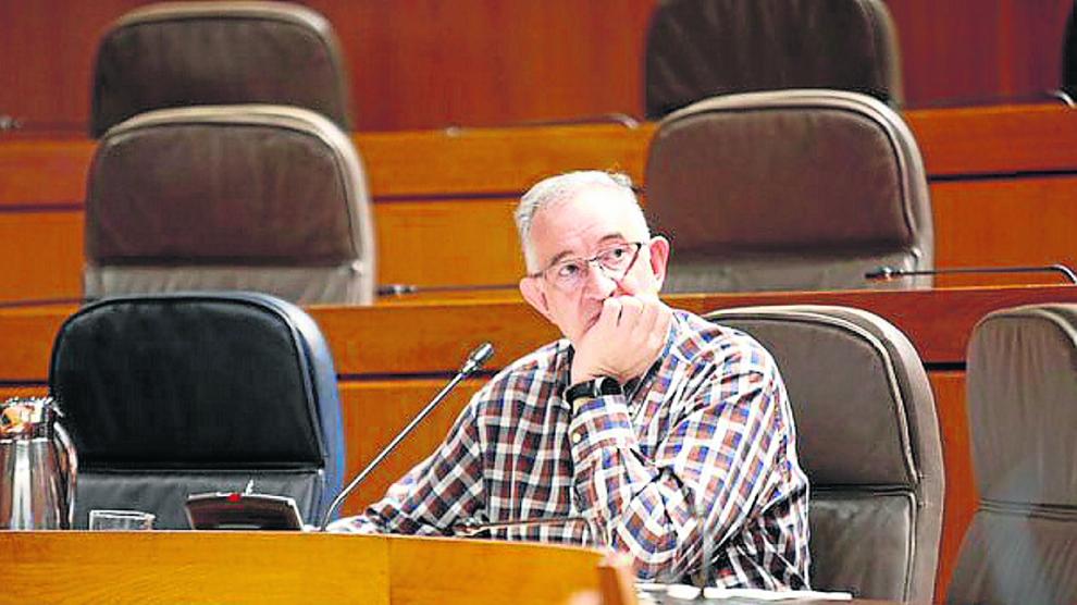 El director general de calidad y Seguridad Alimentaria, Enrique Novales, en la Comisión de Agricultura de las Cortes de Aragón.