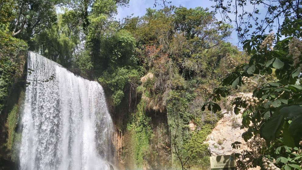 temor Renacimiento Hija Las cascadas más impresionantes de Aragón: del Monasterio de Piedra al  valle de Ordesa