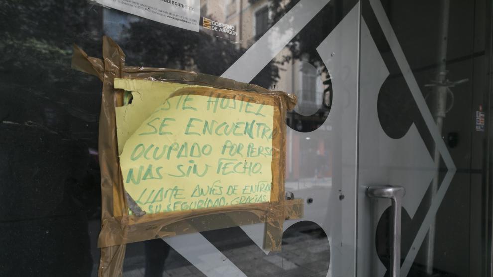 Cartel que advierte de que el hotel San Valero está ocupado