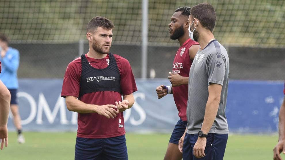 Javi Galán, en el entrenamiento de la SD Huesca de este martes.