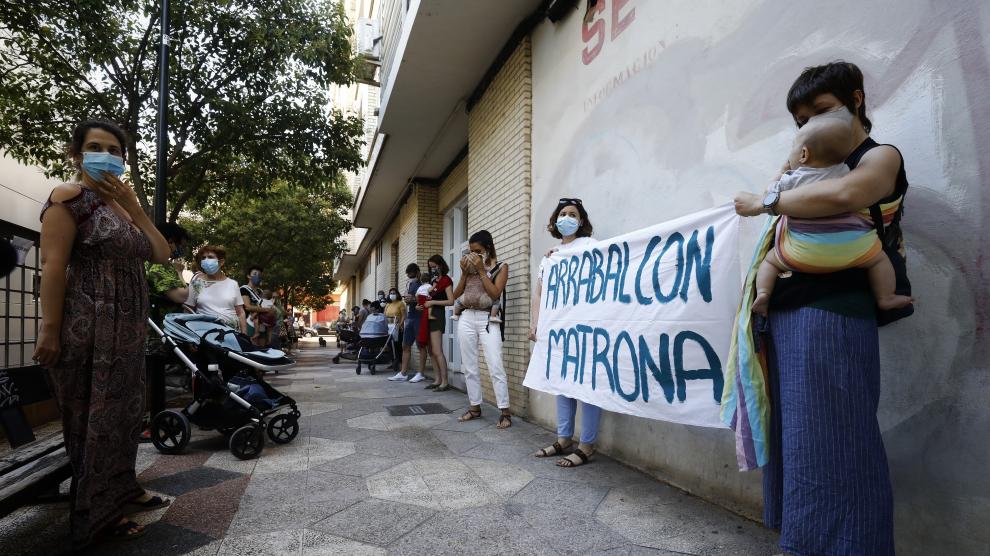 Protesta centro de del Arrabal para pedir matrona