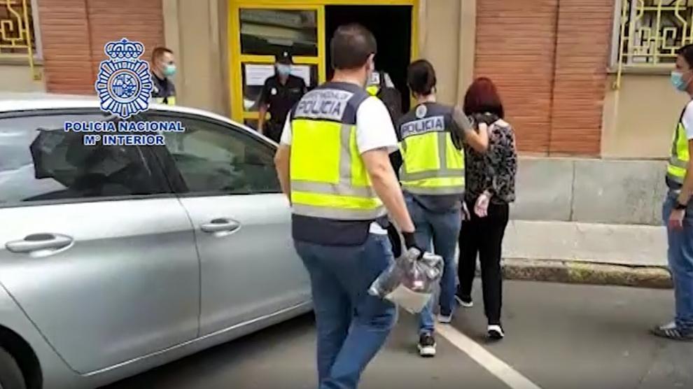 Momento en que los detenidos son conducidos a la comisaría de Jaca.