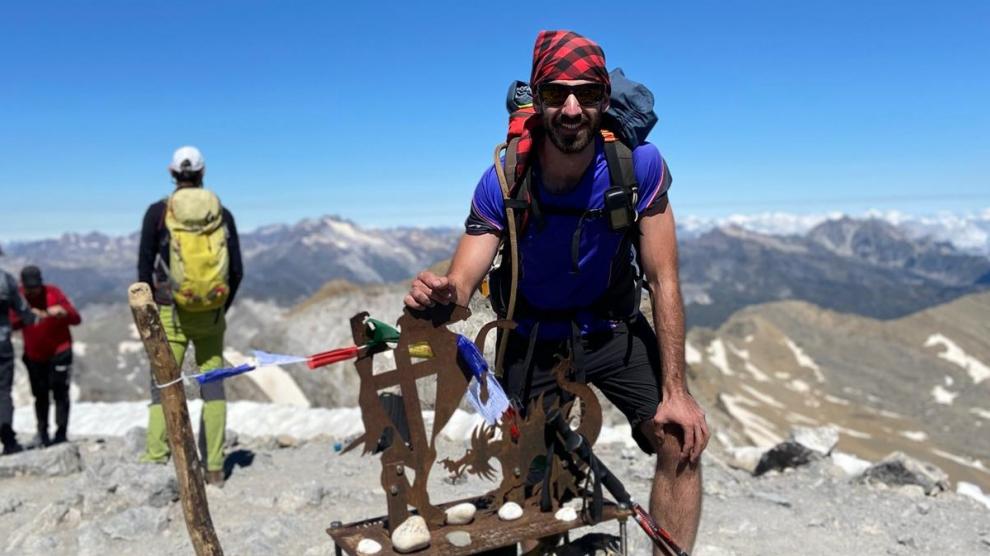 El barbastrense Arturo Carvajal ha completado un reto de cinco rutas seguidas de BTT y montaña por el Pirineo para visibilizar que se puede convivir con la diabetes tipo 1.