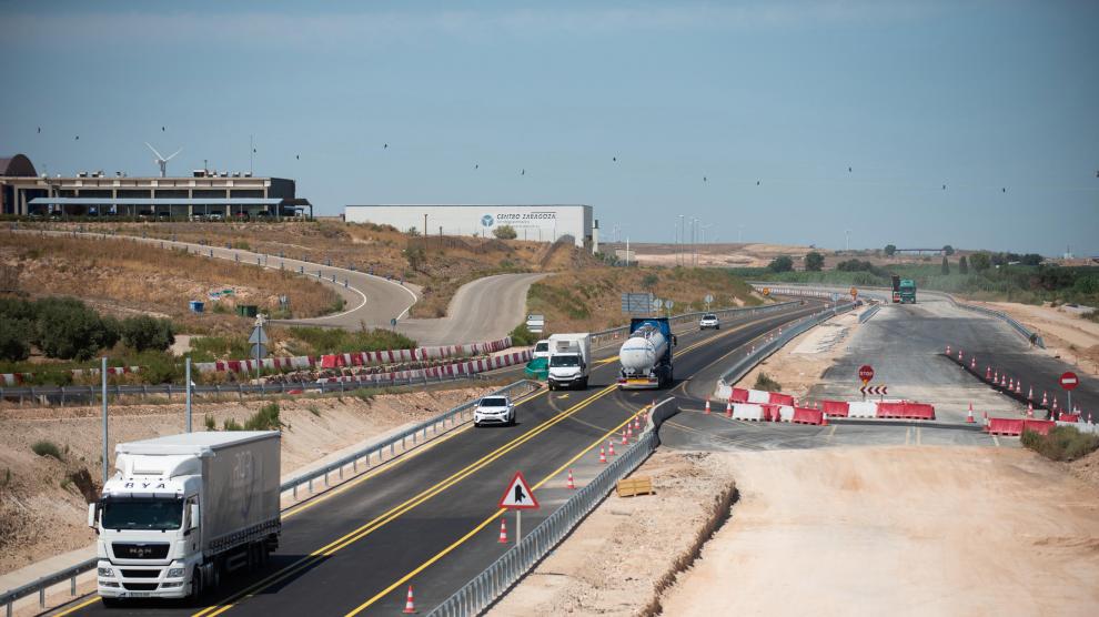 El tráfico se ha desviado por los nuevos carriles de la A-68 para rematar la obra sobre el viejo trazado entre Figueruelas y Gallur.